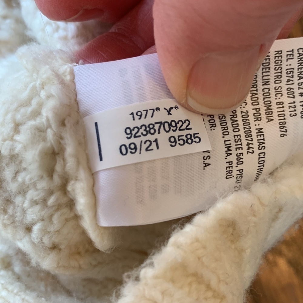 American Eagle sz M cream colored chunky knit sweater - Picture 6 of 6